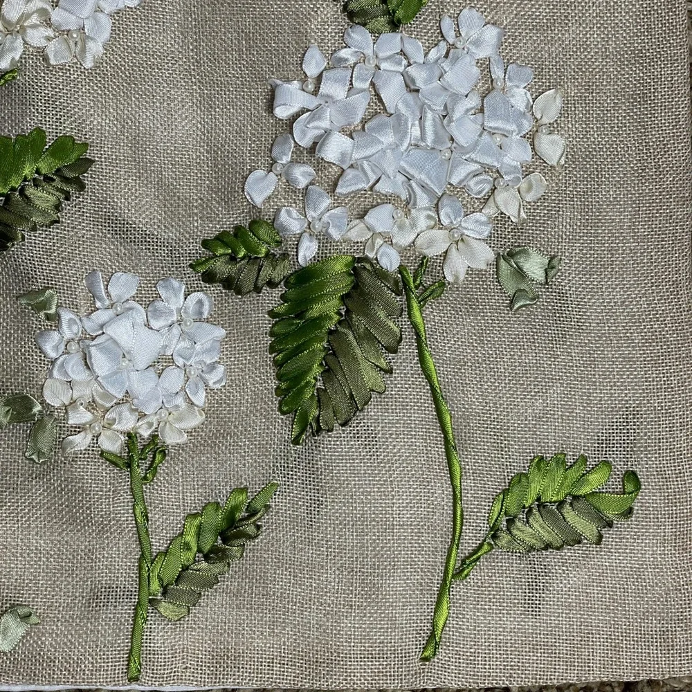 Elegant Floral Ribbon Embroidered Burlap Table‎ Runner Hydrangea Flower Décor